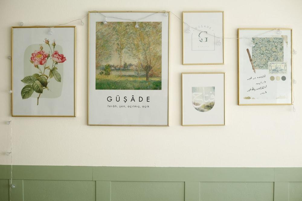 Gallery wall: cómo montar una pared de láminas con carácter este otoño