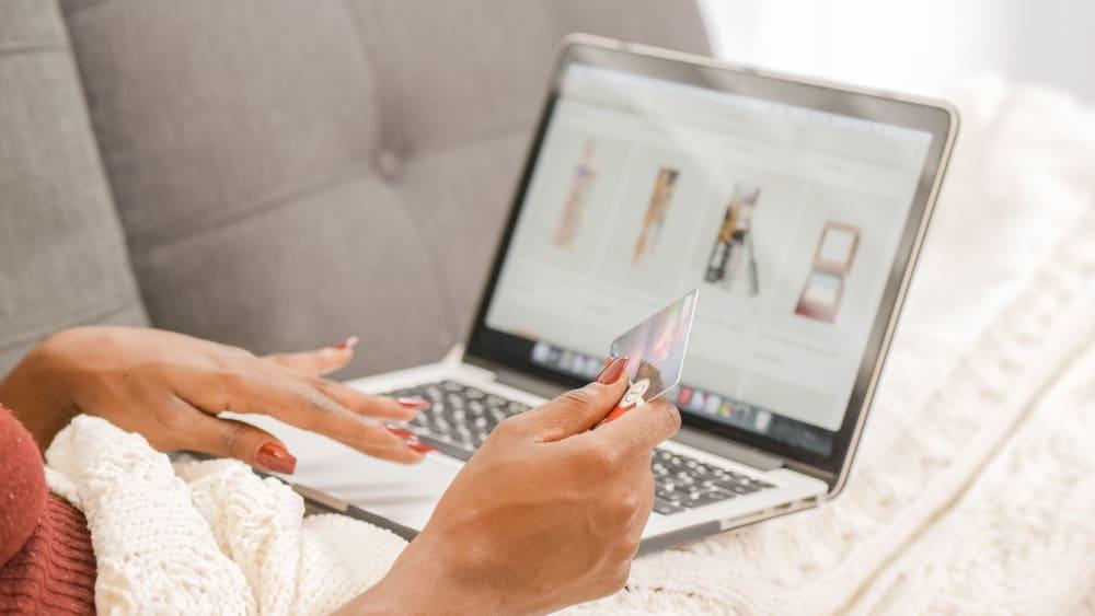 Comprar por internet de forma segura: guía 2026